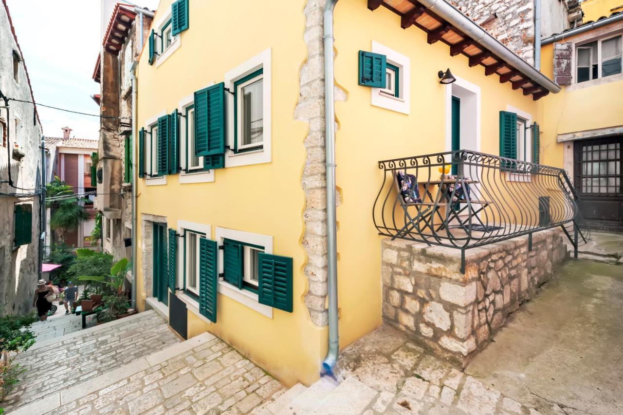 Yellow House 로비니 외부 사진